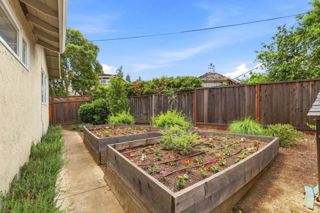 18967 Palo Oaks Court, Saratoga, CA 95070