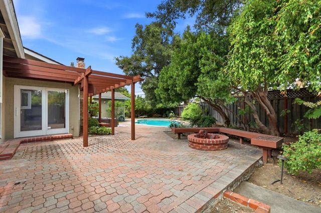 18967 Palo Oaks Court, Saratoga, CA 95070