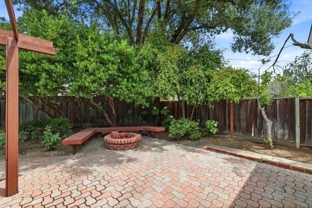 18967 Palo Oaks Court, Saratoga, CA 95070
