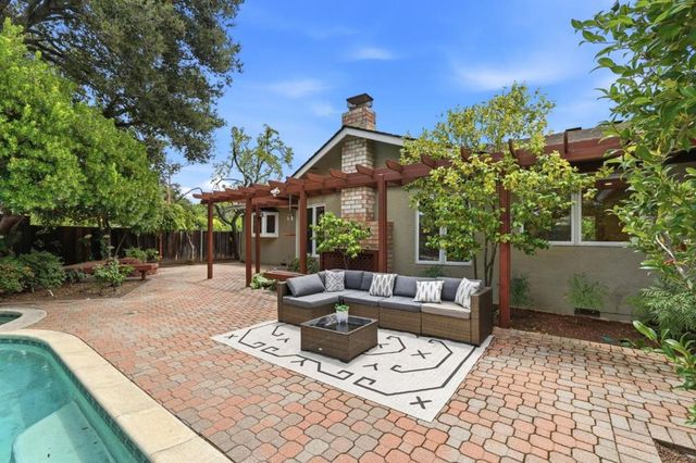 18967 Palo Oaks Court, Saratoga, CA 95070