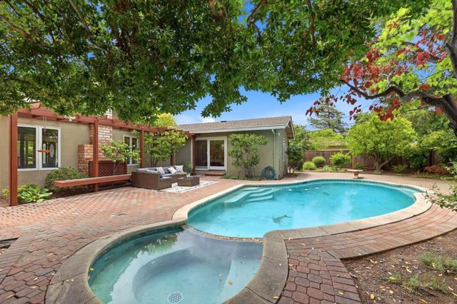 18967 Palo Oaks Court, Saratoga, CA 95070