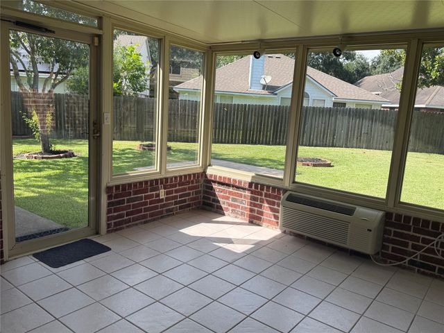 11807 Mckinney Falls Court, Sugar Land, TX 77498