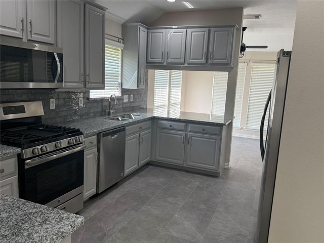 11807 Mckinney Falls Court, Sugar Land, TX 77498