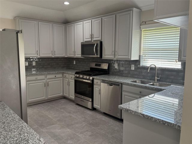 11807 Mckinney Falls Court, Sugar Land, TX 77498