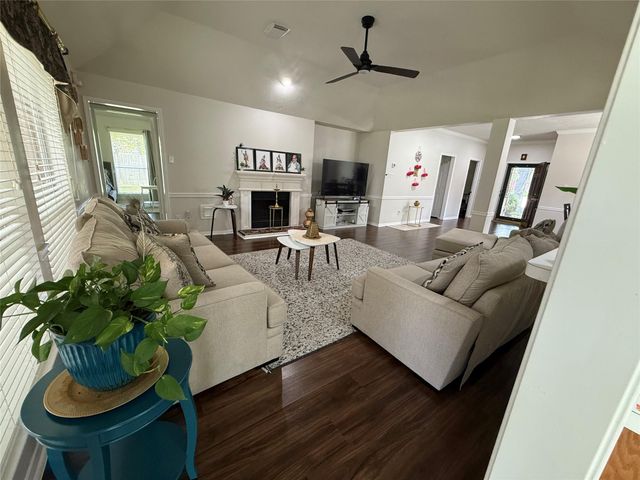 11807 Mckinney Falls Court, Sugar Land, TX 77498