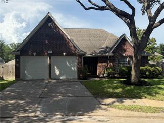 11807 Mckinney Falls Court, Sugar Land, TX 77498
