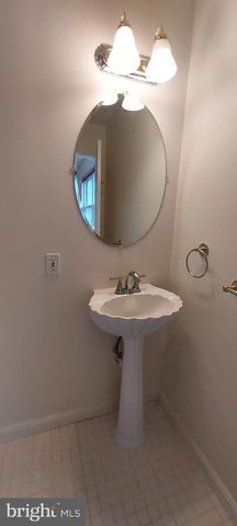 606 N FREDERICK ST, Arlington, VA 22203