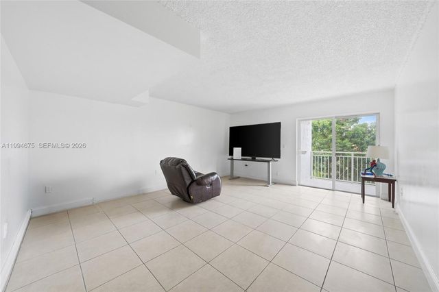 9375 Fontainebleau Blvd L301, Miami, FL 33172