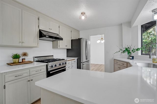 7016 Homestead Court, Tacoma, WA 98404