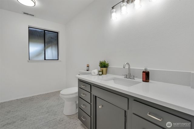 7016 Homestead Court, Tacoma, WA 98404