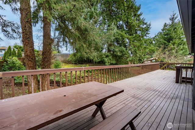 7016 Homestead Court, Tacoma, WA 98404