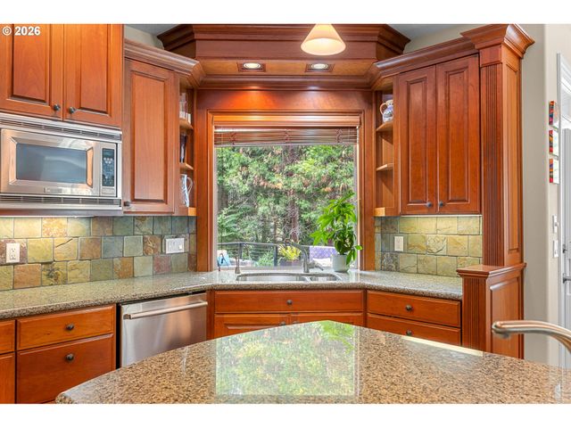 3918 NORTHHAMPTON Ct, West Linn, OR 97068