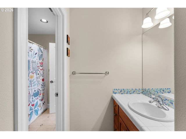 3918 NORTHHAMPTON Ct, West Linn, OR 97068