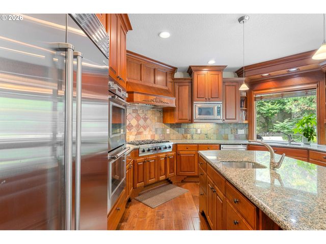 3918 NORTHHAMPTON Ct, West Linn, OR 97068