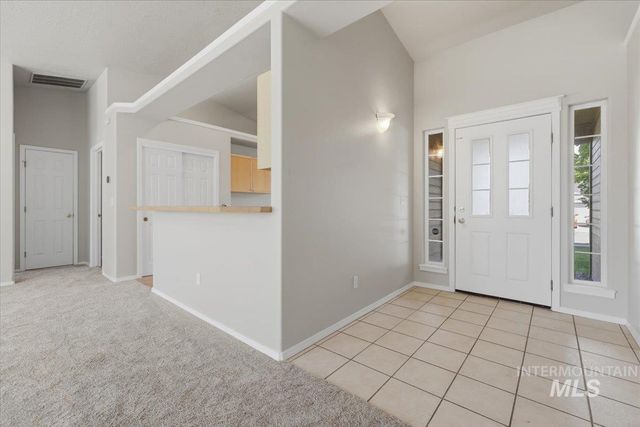 831 W Oakmont Ave, Nampa, ID 83686
