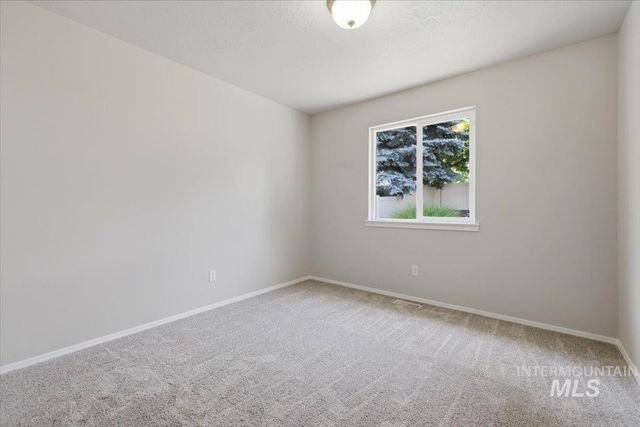 831 W Oakmont Ave, Nampa, ID 83686
