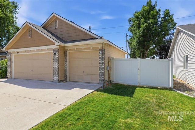 831 W Oakmont Ave, Nampa, ID 83686