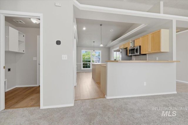 831 W Oakmont Ave, Nampa, ID 83686