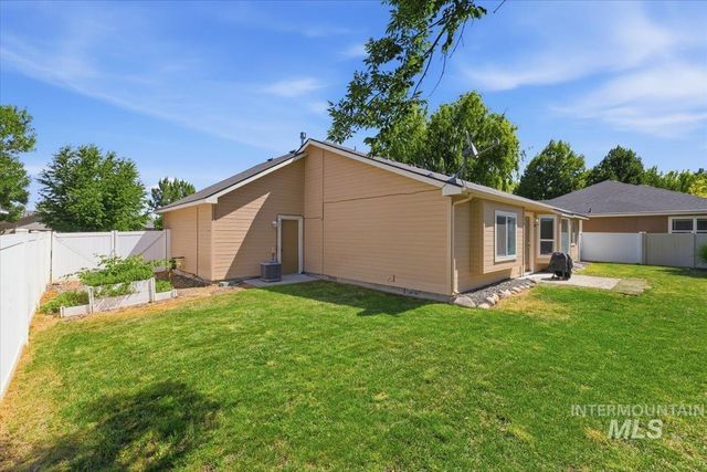 831 W Oakmont Ave, Nampa, ID 83686