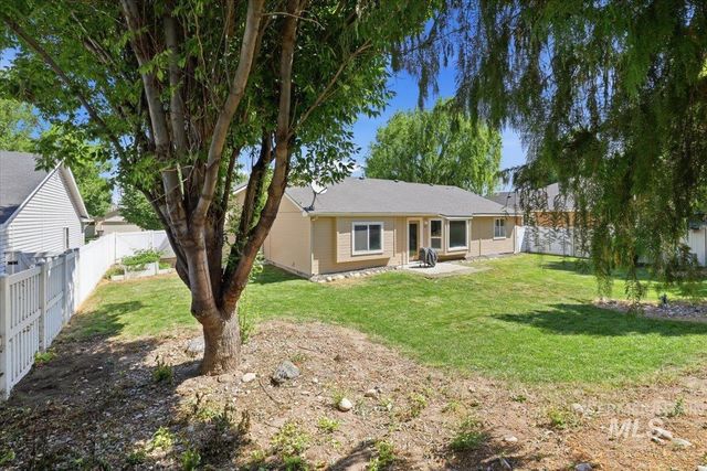 831 W Oakmont Ave, Nampa, ID 83686