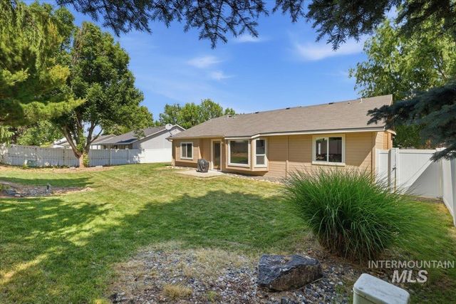 831 W Oakmont Ave, Nampa, ID 83686