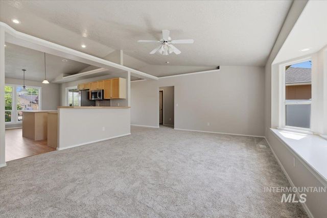 831 W Oakmont Ave, Nampa, ID 83686