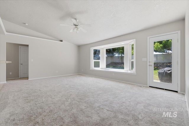 831 W Oakmont Ave, Nampa, ID 83686