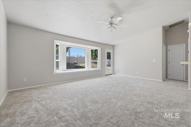 831 W Oakmont Ave, Nampa, ID 83686