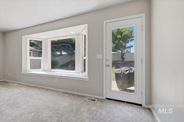 831 W Oakmont Ave, Nampa, ID 83686