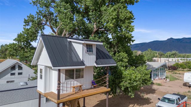 6461 Corrales Road, Corrales, NM 87048