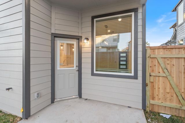 130 West Coralburst Loop, Montgomery, TX 77316