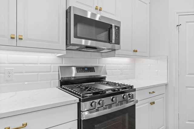 130 West Coralburst Loop, Montgomery, TX 77316