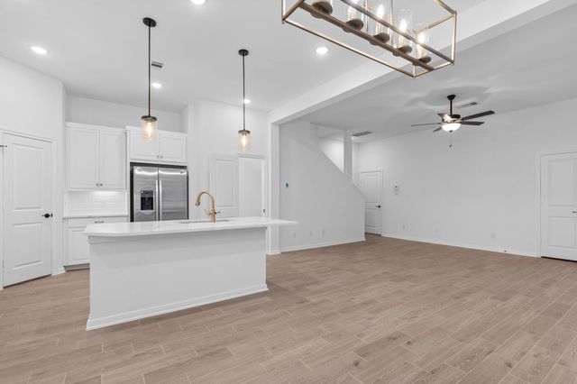 130 West Coralburst Loop, Montgomery, TX 77316