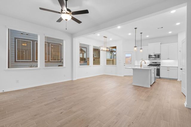 130 West Coralburst Loop, Montgomery, TX 77316