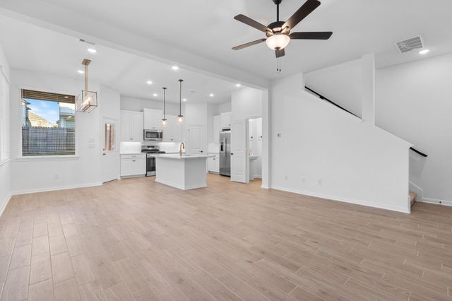 130 West Coralburst Loop, Montgomery, TX 77316