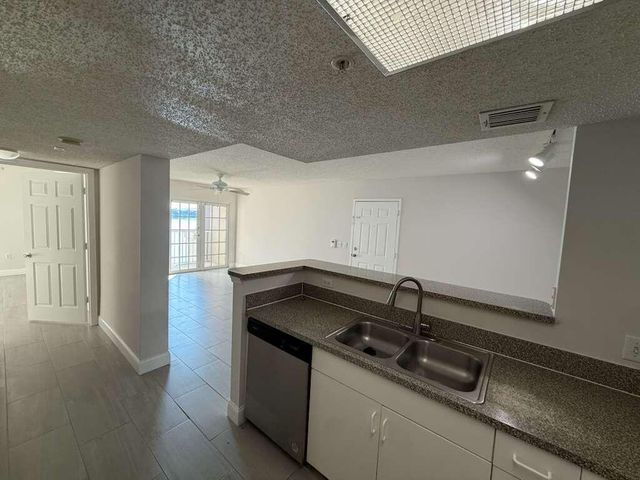 5035 Wiles Road 206, Coconut Creek, FL 33073