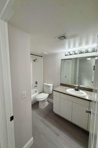 5035 Wiles Road 206, Coconut Creek, FL 33073