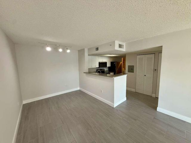 5035 Wiles Road 206, Coconut Creek, FL 33073