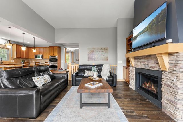 1137 Pioneer Trail, Bayport, MN 55003