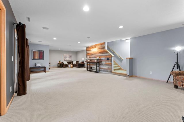 1137 Pioneer Trail, Bayport, MN 55003