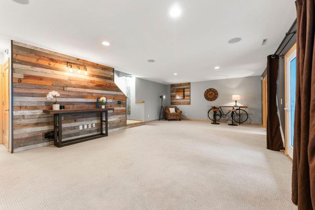 1137 Pioneer Trail, Bayport, MN 55003