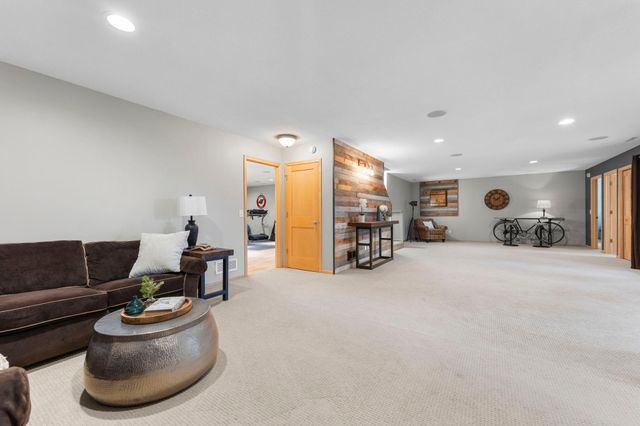1137 Pioneer Trail, Bayport, MN 55003