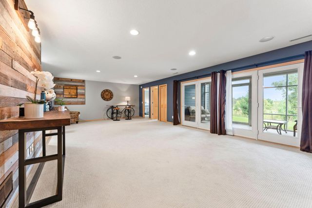 1137 Pioneer Trail, Bayport, MN 55003