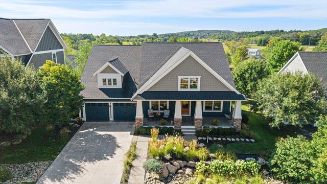 1137 Pioneer Trail, Bayport, MN 55003