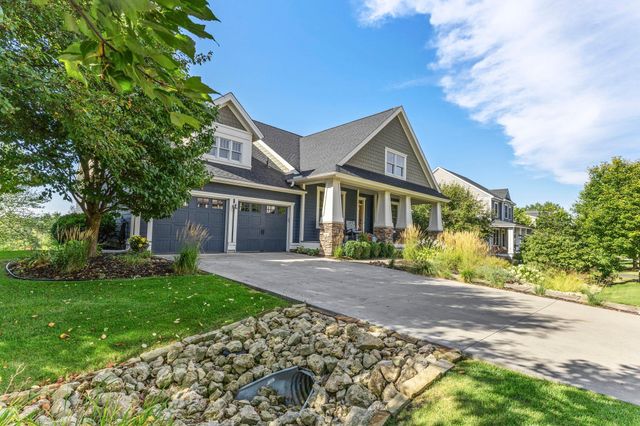 1137 Pioneer Trail, Bayport, MN 55003
