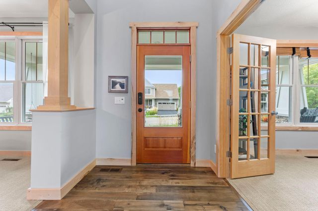 1137 Pioneer Trail, Bayport, MN 55003