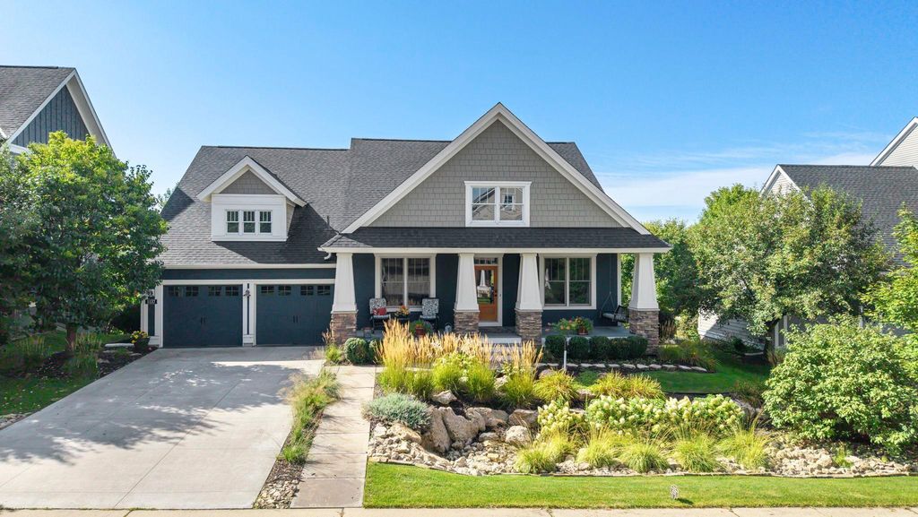1137 Pioneer Trail, Bayport, MN 55003