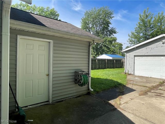 611 S Logan Street, Elyria, OH 44035
