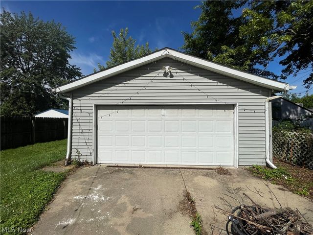 611 S Logan Street, Elyria, OH 44035