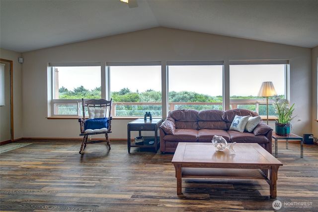 347 Sand Dune Avenue SW, Ocean Shores, WA 98569